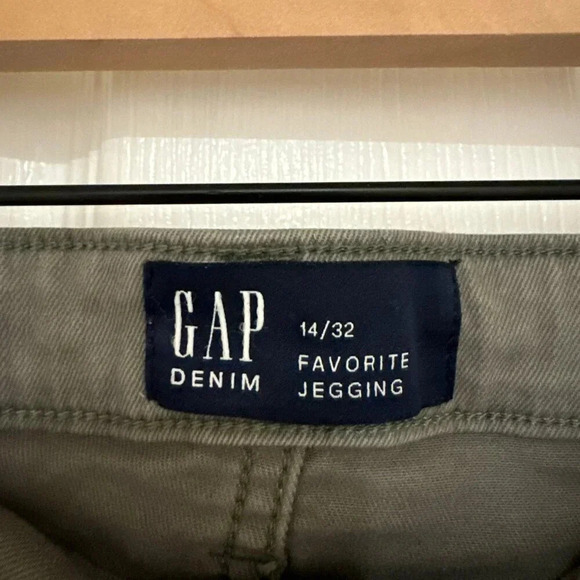 Gap Cropped Mid-Rise Favorite Jegging in Vintage Palm Green - Picture 9 of 11